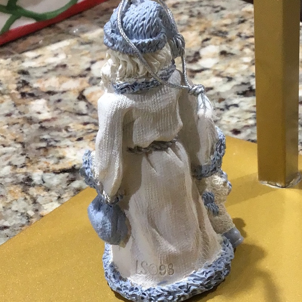 1998 Vintage Christmas Snow Buddies Resin Ornament. Part of Snow Buddies - Picture 2 of 4